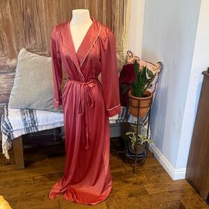 Vintage Elegant Coral Satin Robe